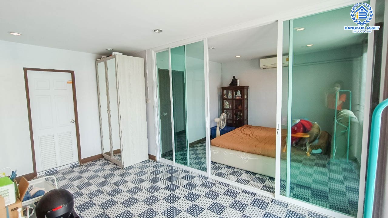 *****ทาวน์เฮ้าส์มือสอง 3 ชั้น ซอยสมเด็จพระเจ้าตากสิน5 เนื้อที่ 22 ตร.ว. ฟังก์ชัน 4 ห้องนอน 3 ห้องน้ำ 1 ที่จอดรถ แถมฟรี!!  เครื่องปรับอากาศ 3 เครื่อง, เครื่องทำน้ำอุ่น 2 เครื่อง ทำเลดี เดินทางสะดวก เชื่อมต่อ ถ.กรุงธนบุรี, ถ.สมเด็จพระเจ้าตากสิน, ถ.เจริญรัถ ใกล้ไอคอน สยาม และ รถไฟฟ้าสายสีเขียว "สถานีวงเวียนใหญ่"